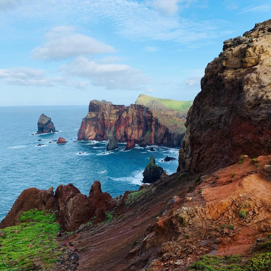 Miradouro Ponta do Rosto (Punkt Twarzy), położony w północnej części półwyspu São Lourenço. Z tego punktu również możemy zobaczyć wyspę Porto Santo.
