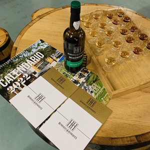 Ładnie zaczęliśmy dzień 😉, moja ulubiona winiarnia Henriques & Henriques. Zwiedzanie winiarni i próby wina Madeira na wycieczce Zachód.
Zapraszam 🍷
#maderaryszardbaraban #winiarnia #madera #ryszardmadera #madeira #henriques #visitmadeira #istatravel #picie #smaki #travelphotography #travel #portugalia #portugal #przewodnikpomaderze #przewodnik #maderapopolsku #polskadziewczyna #polskichlopak #warsawgirl #warsawboy #kiperzy #camaradelobos