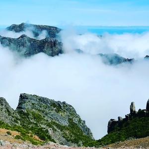 Widok na Pico Ruivo - najwyższy szczyt na Maderze 1862 m
#maderaryszardbaraban #picoruivo #madera #madeirapanoramicohotel #madeira #ryszardmadera #przewodnik #widoki #góry #szczyty #montain #natura #nature #naturephotography #photography #foto #travelgram #visitmadeira #portugalia #portugal #polskadziewczyna #polskichlopak #warsawgirl #warsawboy #wakacje #treking