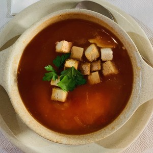 Tradycyjna zupa pomidorowa z cebulą i jajkiem sadzonym w środku . Na wierzchu grzanki z pietruszką 😋😋😋
Polecam wszystkim w restauracji Ferro Velho w São Vicente.
Smacznego 😋😋😋
Wycieczka Zachód
Zapraszam
#maderaryszardbaraban #madera #ferrovelho #madeira #madeiraisland #zupapomidorowa #zupa #pomidorowa #visitmadeira #portugal #portugalia #ryszardmadera #przewodnik #wycieczki #wycieczkazachód #polskadziewczyna #polskichlopak #warsawgirl #warsawboy #smacznego