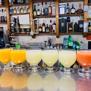 Wycieczka Zachód
Czas na Poncha ….od lewej:
maracujá, pescador, tomate inglês Na zdrowie- Saúde
Zapraszam serdecznie☀️
#maderaryszardbaraban #poncha #przewodnik #wycieczki #madera #visitmadeira #madeiraisland #portugal #portugalia #polskadziewczyna #polskichlopak #warsawgirl #warsawboy #travel #travelgram #instatravel