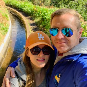 Regeneracja sił na wycieczki podczas levady w Prazeres.
Levada Prazeres - Raposeira to Levada dla każdego , prosta i przyjemna . Długość levady w jedną stronę 6,7 km na wysokości 667 m. Czas w dwie strony 3,5 do 4 h
Miły spacer w słoneczny dzień ☀️
#maderaryszardbaraban #levada #ryszardmadera #madera #madeiraisland #madeira #przewodnik #visitmadeira #polskiprzewodnikpomaderze #spacer #przyroda #instatravel #travelgram #portugal #portugalia #warsawgirl #warsawboy #wakacje #urlop #góry #photo #photooftheday #foto