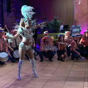 Wczorajsza zabawa karnawałowa w hotelu Savoy Palace. Brazylijskie rytmy rumby i samby😉🎊💃
#maderaryszardbaraban #rumba #samba #zabawa #karnawał #przewodnik #madera #madeira #madeiraisland #travelgram #instatravel #wakacje #visitmadeira #portugal #portugalia #polskadziewczyna #polskichlopak #warsawgirl #warsawboy #urlop #polskiprzewodnikpomaderze