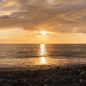 Najtaniej na wyspie - rejsy katamaranem na zachód słońca! 🌅 3 godzinne rejsy odbywają się od środy do niedzieli w godzinach 18:30
do 21:30. Cena za osobę 31 euro dorośli, dzieci do 4 lat mają za darmo, a w wieku 5-12 50% ceny. Rezerwacji można dokonać przez messengera pisząc bezpośrednio do mnie.
Zapraszamy do rezerwacji miejsc 🏝️
#maderaryszardbaraban #zachodslonca #rejsykatamaranem #zachódsłońca #madera #madeira #visitmadeira #wakacje #instatravel #travelgram #portugal #portugalia #polskadziewczyna #polskichlopak