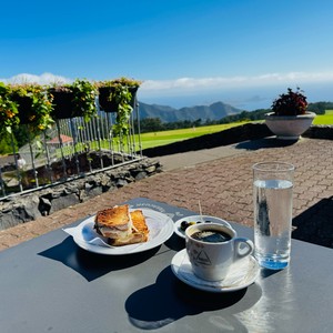 Śniadanie na polu golfowym Santo da Serra . Smacznego 😋
Wycieczka Wschod z Madera-Ryszard Baraban
#maderaryszardbaraban #przewodnik #wycieczki #polskiprzewodnikpomaderze #wakacje #travel #visitmadeira #santodaserra #polegolfowe #portugal #portugalia #polskadziewczyna #polskichlopak #travelgram #urlop #śniadanie #widoki #natura #nature