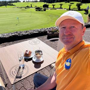 Drugie śniadanie na polu golfowym w Santo da Serra . Przepiękne miejsce gdzie moi wspaniali turyści mają czas na kawę ☕️🏌🏻‍♂️
#maderaryszardbaraban
#polskiprzewodnikpomaderze #madeira #madera #visitmadeira #santodaserra #portugalia #wakacje #polskadziewczyna #polskichłopak